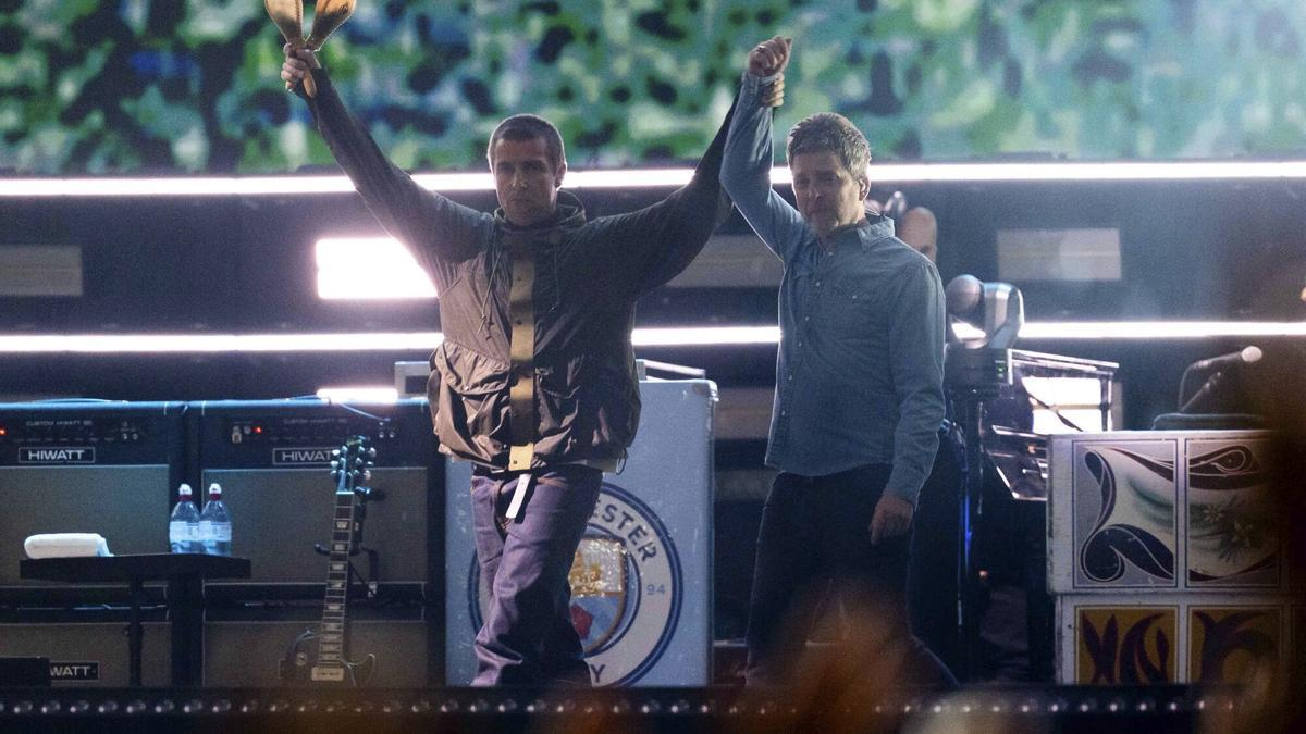 Oasis resucita en Cardiff: Liam y Noel Gallagher juntos 16 años después