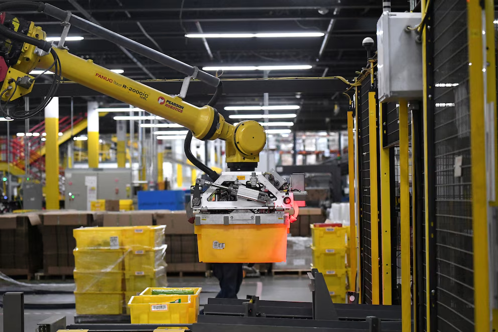 Amazon alcanza un millón de robots en sus almacenes y automatiza el 75% de sus envíos globales