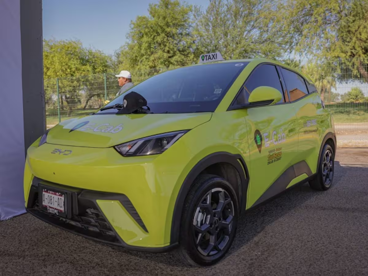 Comienzan a operar los primeros taxis eléctricos en Mexicali