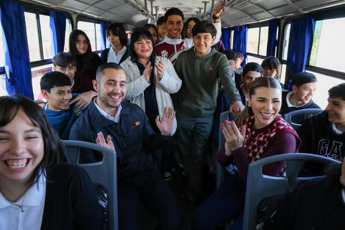 Marina del Pilar convoca a jóvenes a inscribirse al programa COMUNDER de transporte gratuito