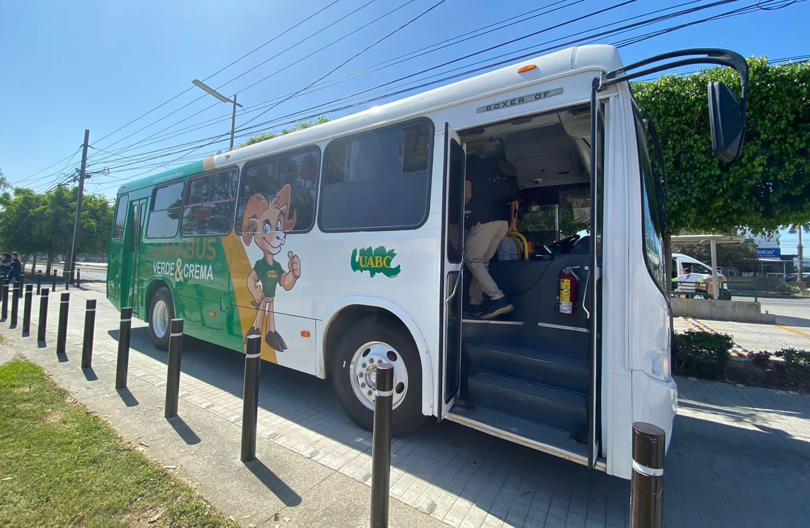 Transporte universitario entre Tecate y Tijuana para alumnos de UABC requiere permisos federales