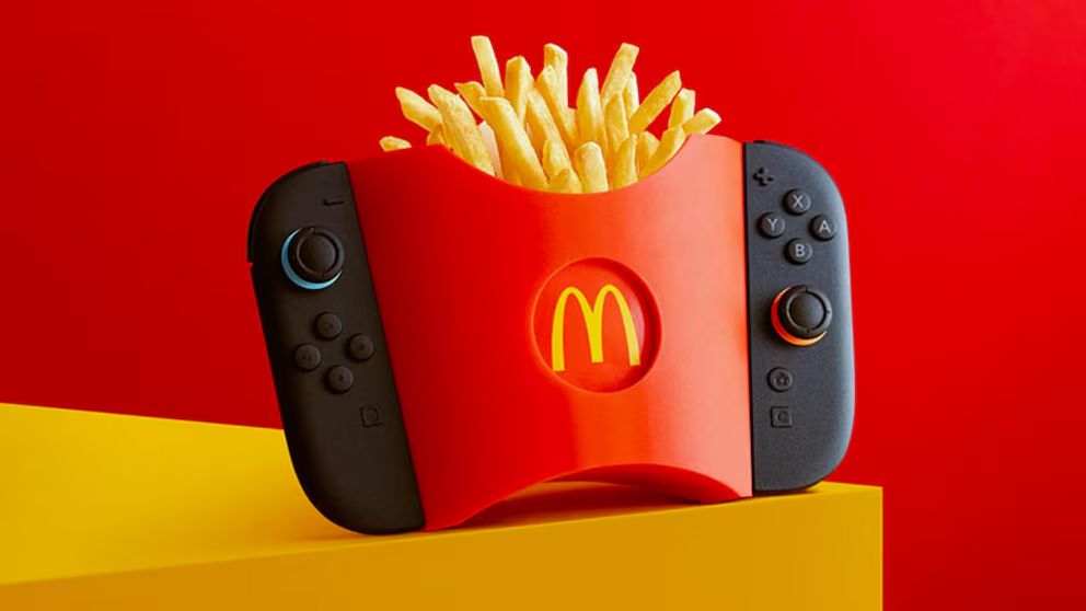 “GamiFries” accesorio para Nintendo Switch 2 que permite jugar y comer