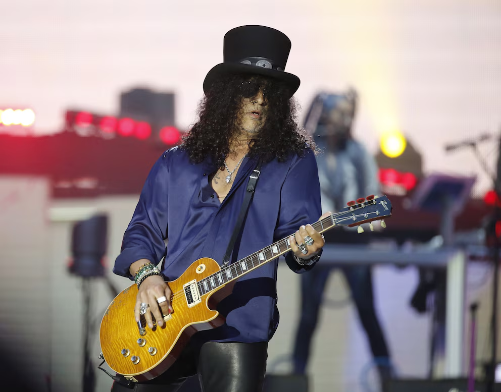 Slash explora su faceta como cineasta produciendo el reinicio de “Deathstalker”