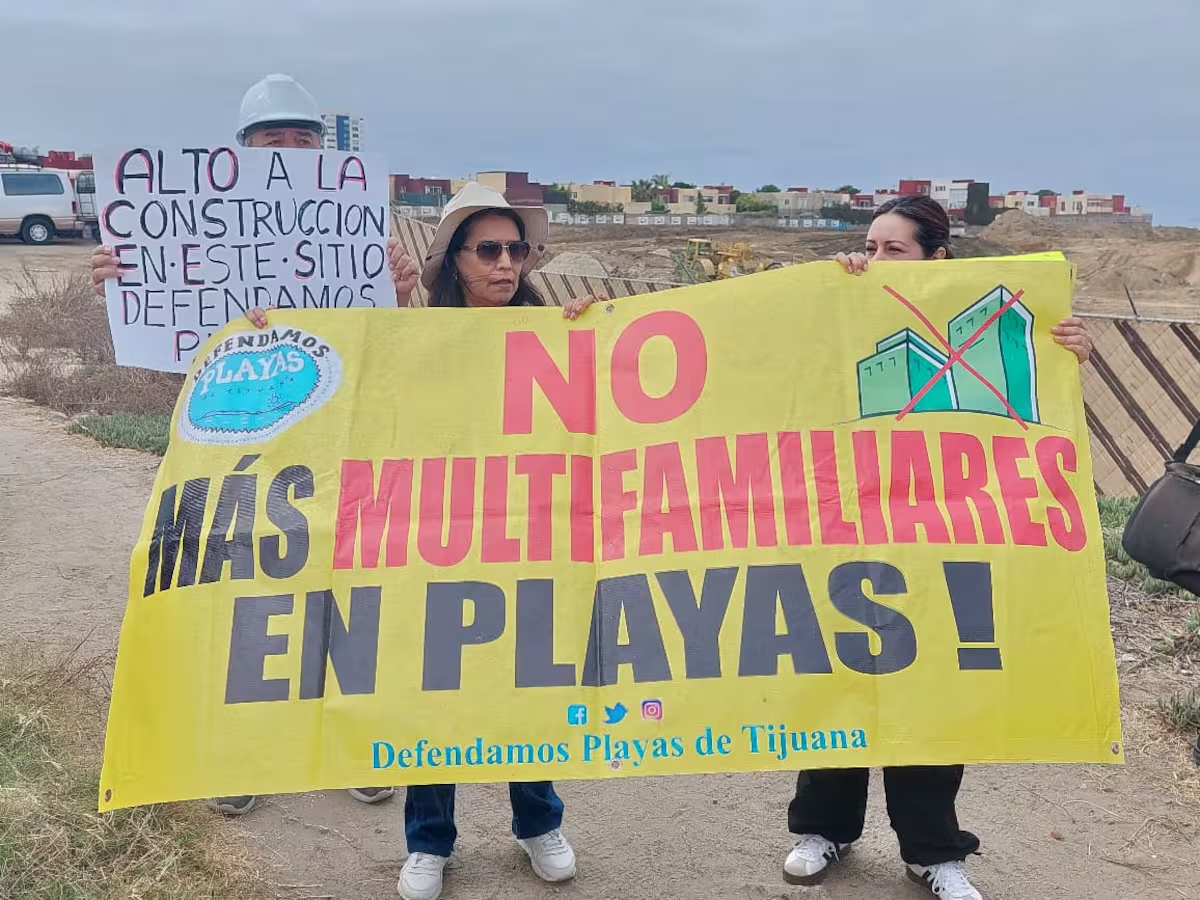 Vecinos de Playas de Tijuana protestan contra construcción que afecta el Parque Azteca