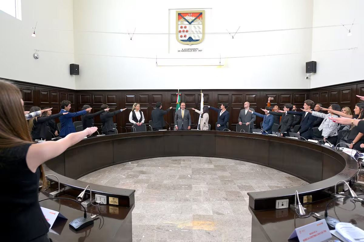 Juventud toma voz en Hermosillo: Astiazarán toma protesta al Cabildo Juvenil 2025-2026