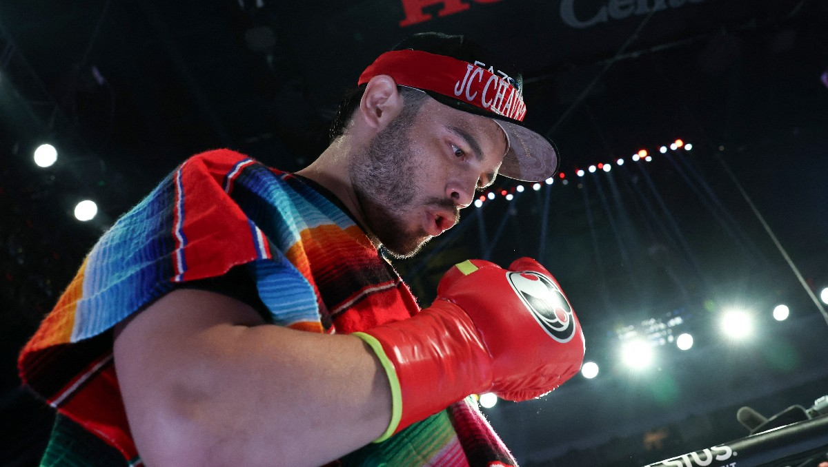 Julio César Chávez Jr. regresa al ring con victoria