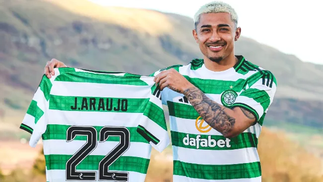Julián Araujo se incorpora al Celtic en préstamo por seis meses