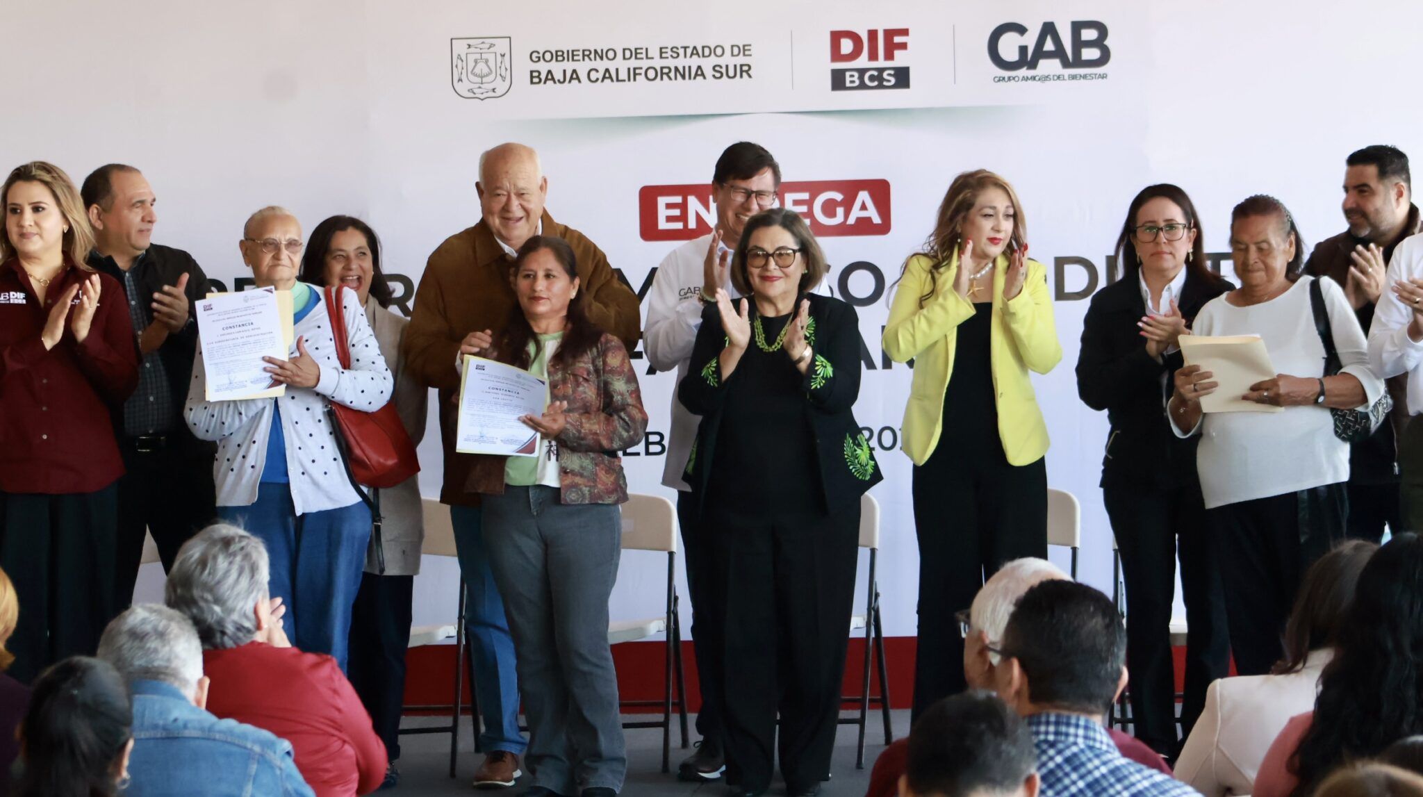 BCS impulsa micronegocios y el ingreso familiar con entrega de equipamiento