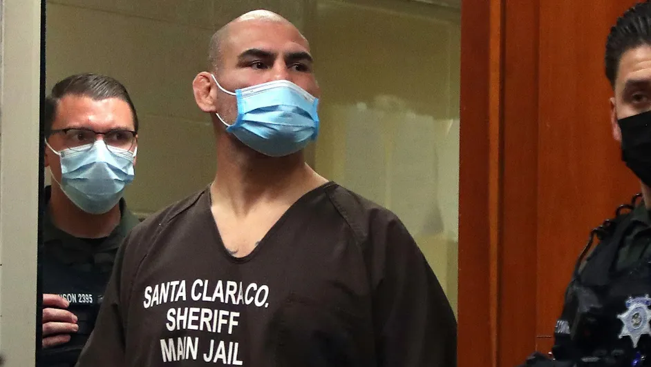 Caín Velásquez es liberado tras cumplir condena en Estados Unidos