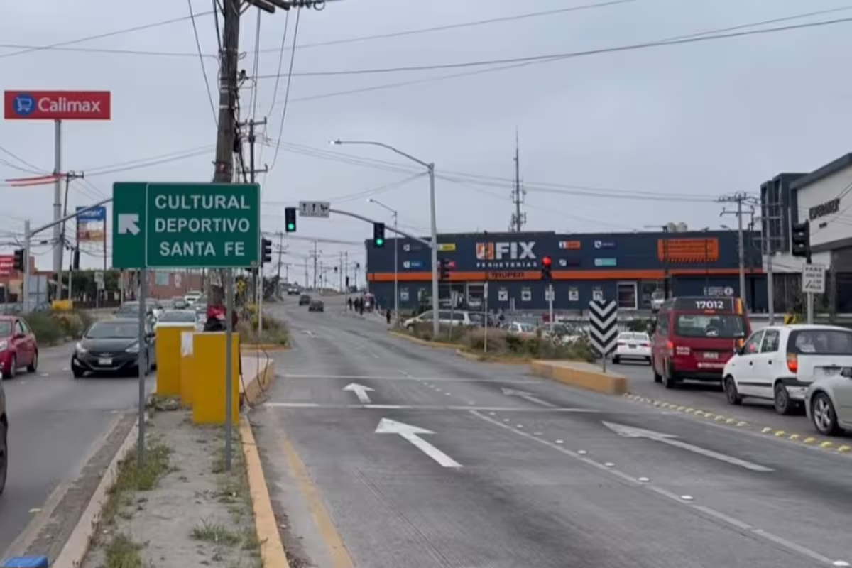 Ajustan semáforos en Santa Fe para reducir hasta 20 minutos los tiempos de salida