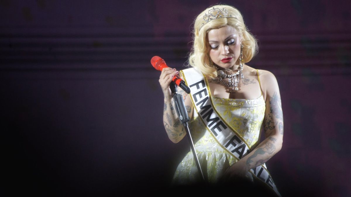 Cancelación de artistas locales en concierto de Mon Laferte desata debate en el Carnaval La Paz 2026