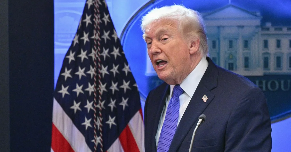 Trump anuncia aumento de arancel global del 10% al 15% con efecto inmediato