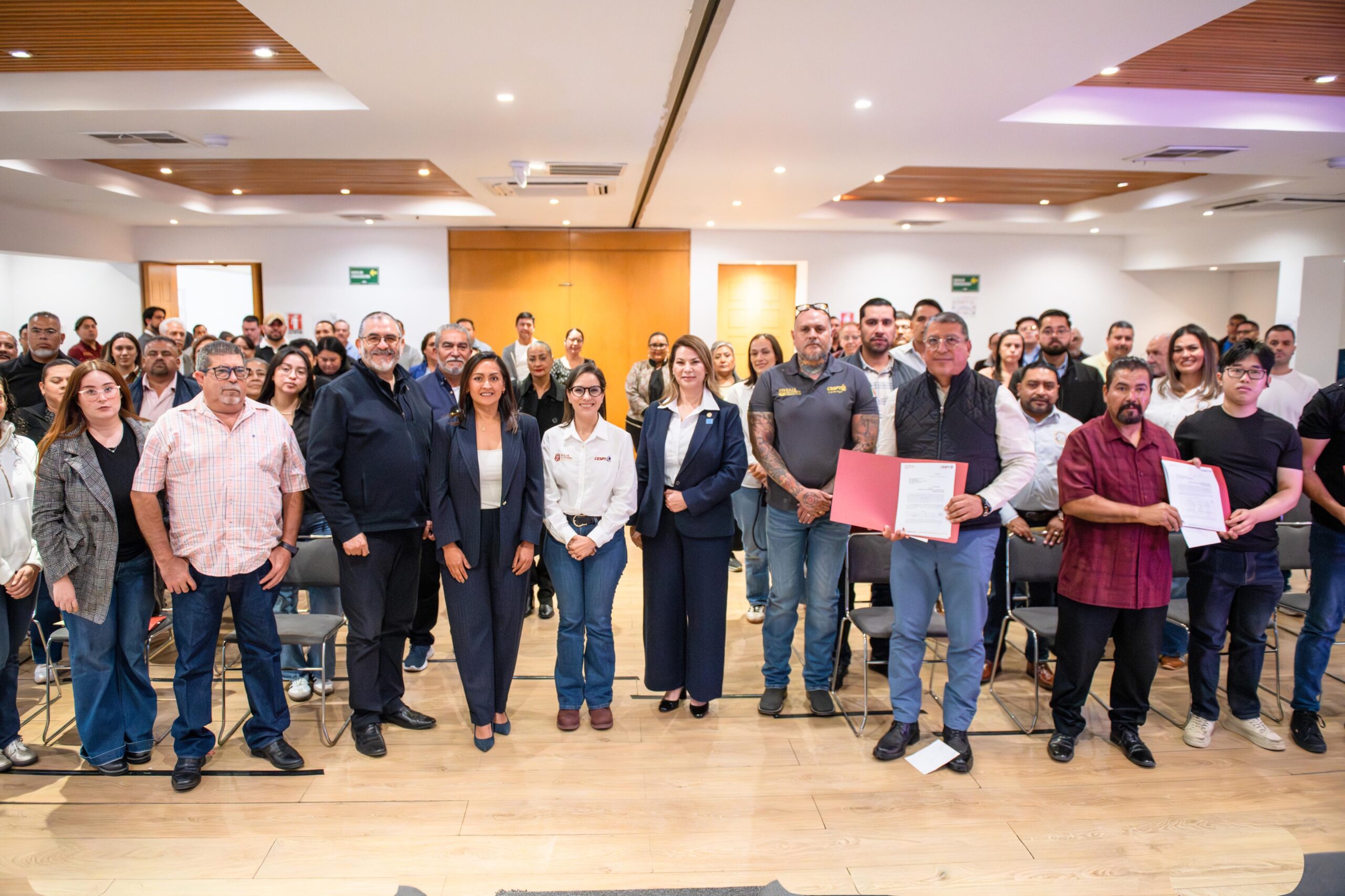 Negocios ayudan a evitar drenajes tapados en Tijuana