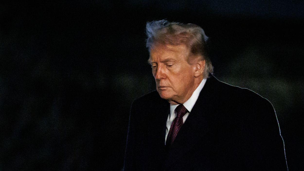 Trump detiene ataques a Irán y pone condiciones por el Estrecho de Ormuz