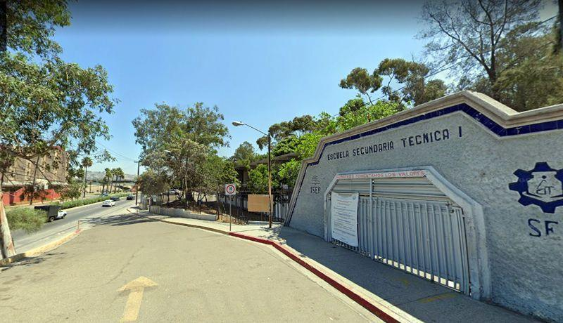 Secundaria de Tijuana prohíbe celulares para frenar casos de acoso escolar