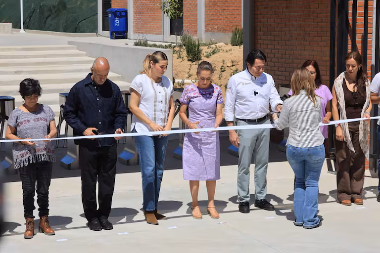 Claudia Sheinbaum en compañia de Marina del Pilar inaugura nuevo CBTis en la zona este de Tijuana