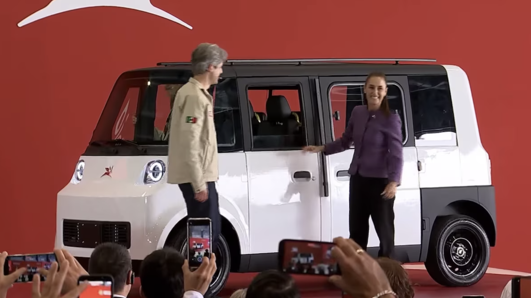 Presentan Olinia, el primer minivehículo eléctrico desarrollado en México