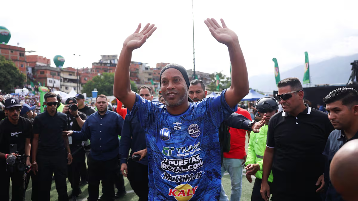 Ronaldinho se pasa a la música y lanza un disco con 60 canciones junto a artistas internacionales