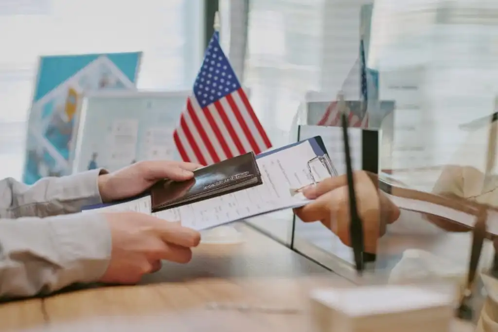 Estados Unidos endurece restricciones de visas contra implicados en fraudes cibernéticos