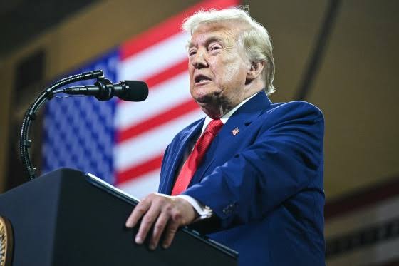 Trump amenaza con intensificar ataques contra infraestructura iraní tras ofensivas en Ormuz