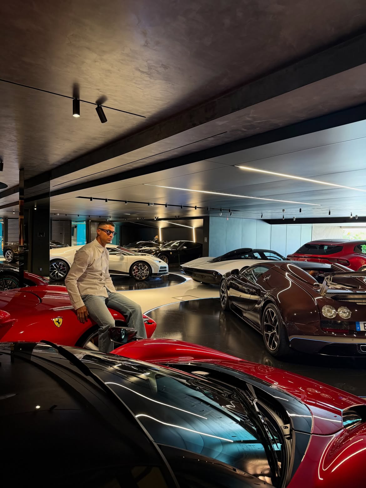 Cristiano Ronaldo presume su colección de autos de lujo: “Mis juguetes”