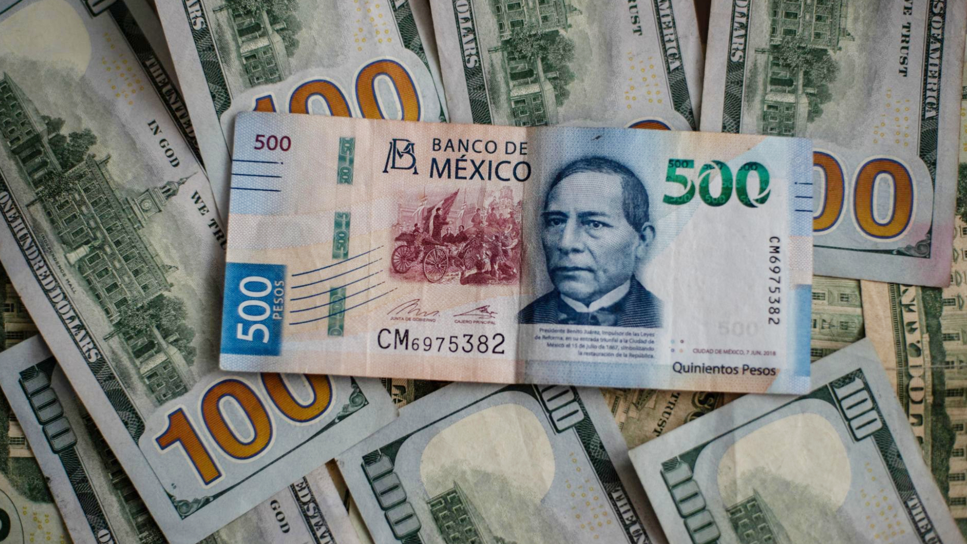 Dólar baja ligeramente y cotiza en 17.31 pesos este 4 de agosto